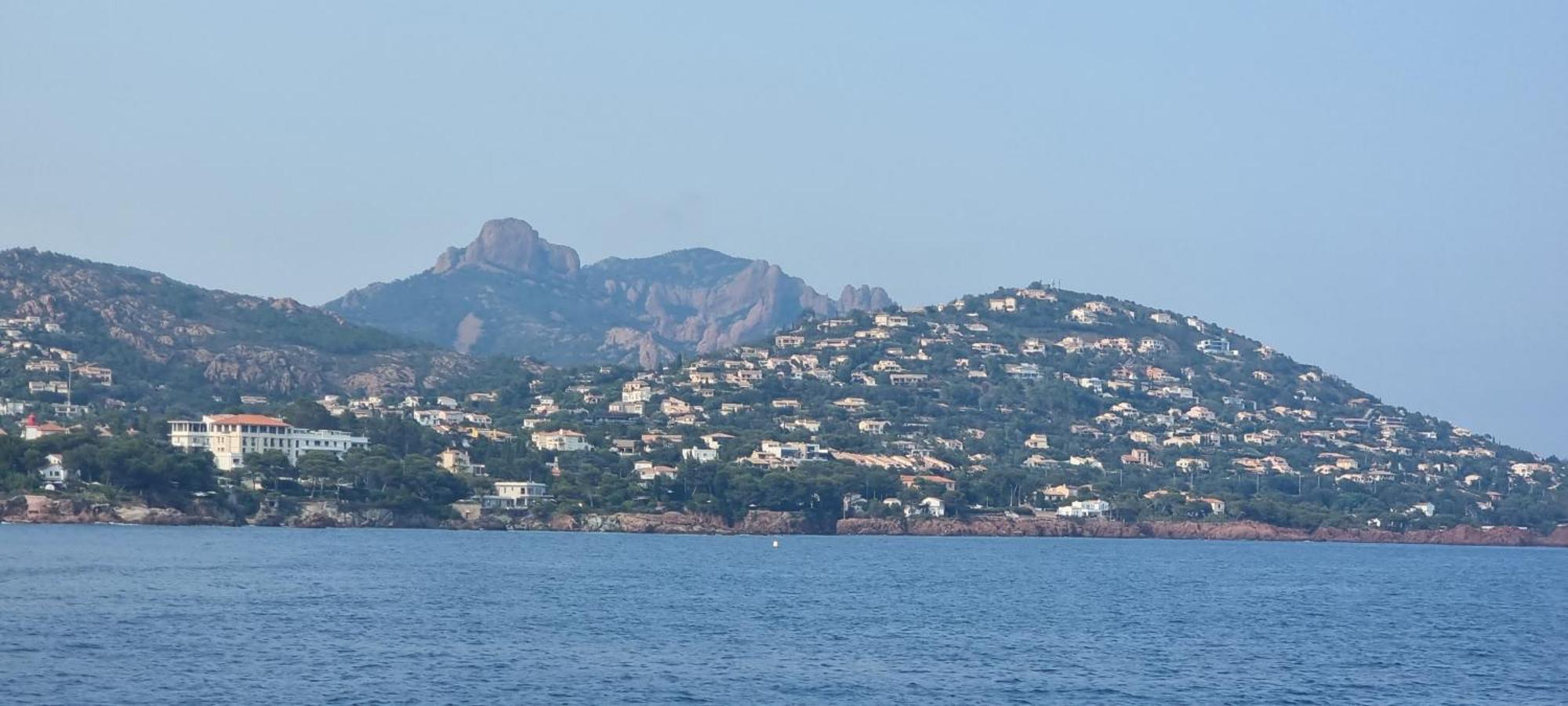 Agay Cap Esterel Village Allee Fleurs - F2 Clim Vue Golf Et Mer - Grande Terrasse Plein Sud Saint-Raphaël المظهر الخارجي الصورة