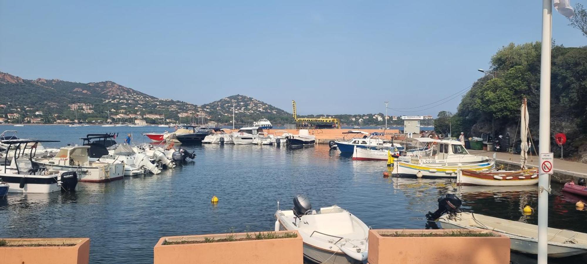 Agay Cap Esterel Village Allee Fleurs - F2 Clim Vue Golf Et Mer - Grande Terrasse Plein Sud Saint-Raphaël المظهر الخارجي الصورة