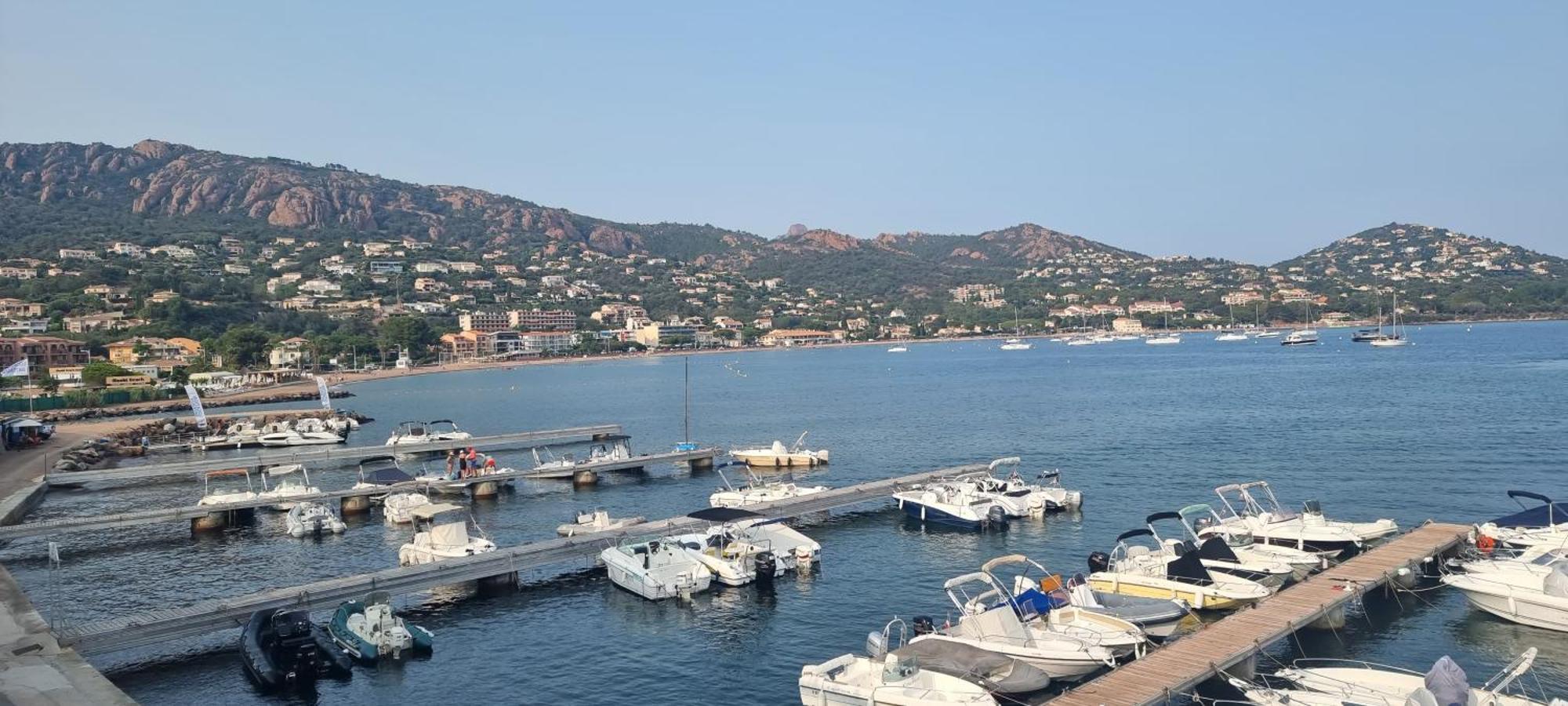 Agay Cap Esterel Village Allee Fleurs - F2 Clim Vue Golf Et Mer - Grande Terrasse Plein Sud Saint-Raphaël المظهر الخارجي الصورة