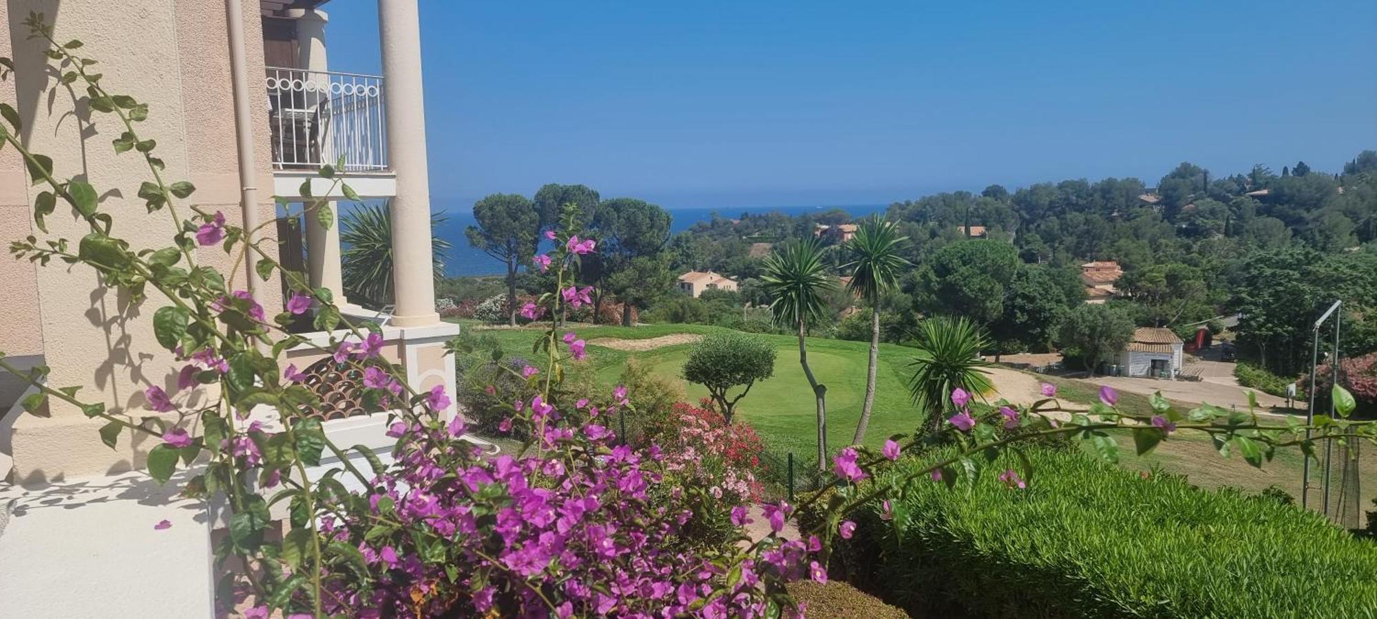 Agay Cap Esterel Village Allee Fleurs - F2 Clim Vue Golf Et Mer - Grande Terrasse Plein Sud Saint-Raphaël المظهر الخارجي الصورة