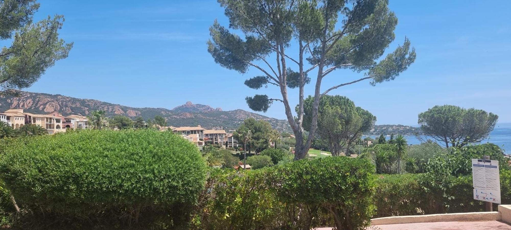 Agay Cap Esterel Village Allee Fleurs - F2 Clim Vue Golf Et Mer - Grande Terrasse Plein Sud Saint-Raphaël المظهر الخارجي الصورة