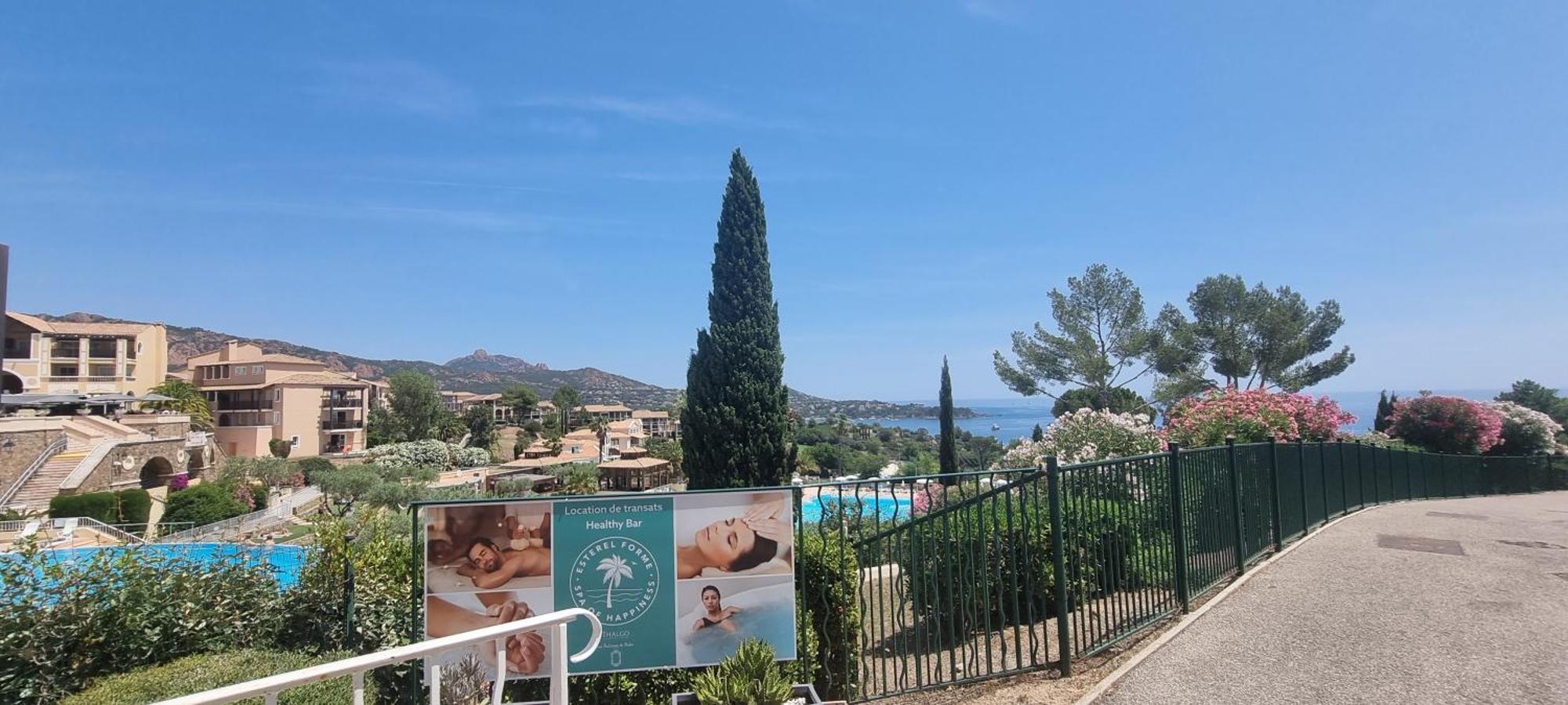 Agay Cap Esterel Village Allee Fleurs - F2 Clim Vue Golf Et Mer - Grande Terrasse Plein Sud Saint-Raphaël المظهر الخارجي الصورة