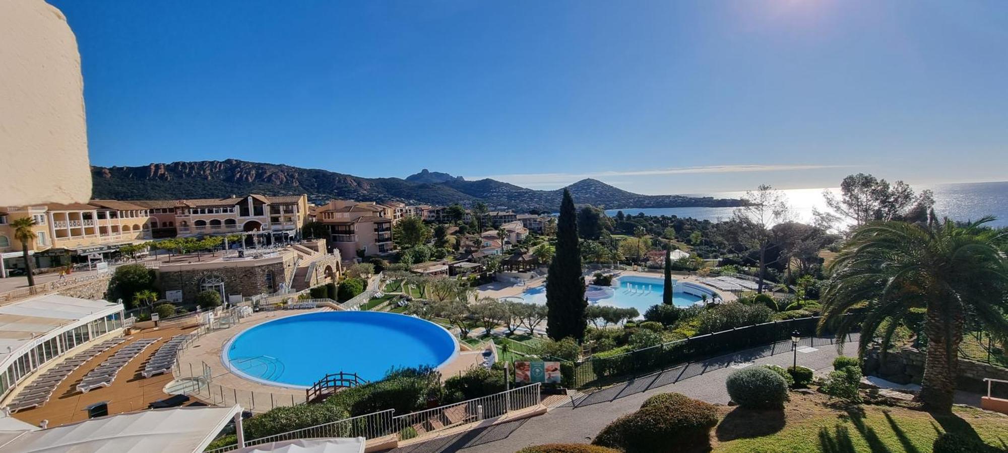 Agay Cap Esterel Village Allee Fleurs - F2 Clim Vue Golf Et Mer - Grande Terrasse Plein Sud Saint-Raphaël المظهر الخارجي الصورة