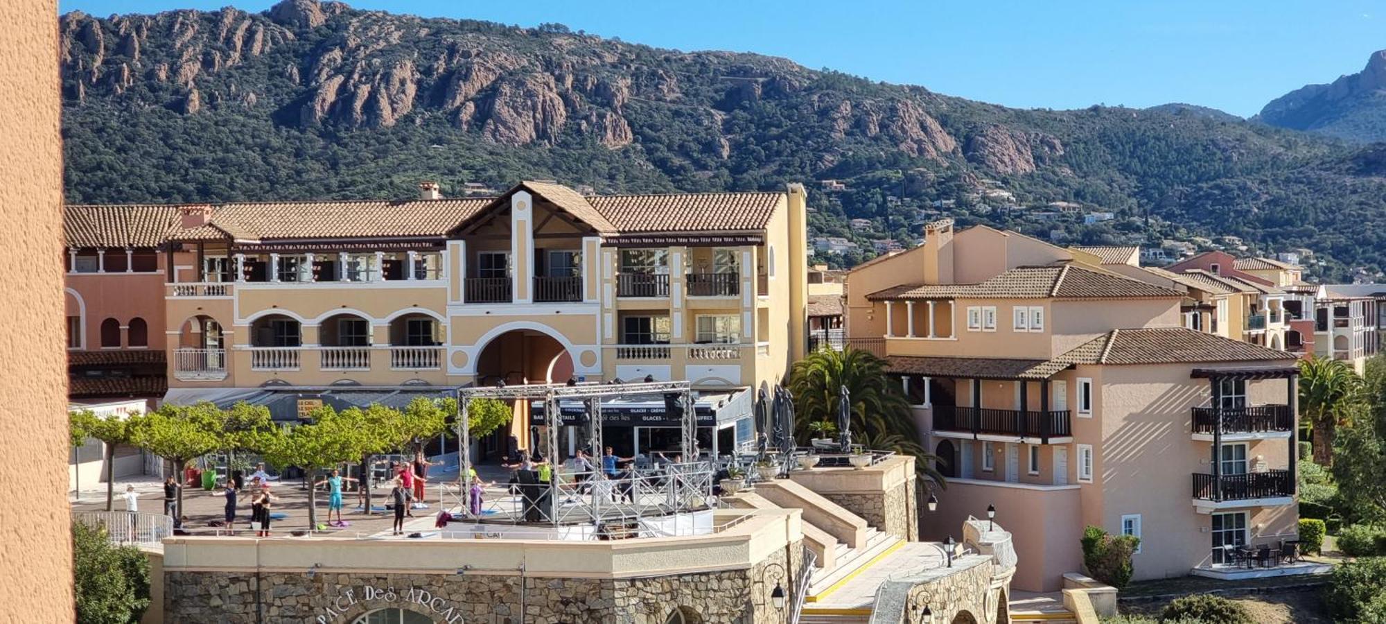 Agay Cap Esterel Village Allee Fleurs - F2 Clim Vue Golf Et Mer - Grande Terrasse Plein Sud Saint-Raphaël المظهر الخارجي الصورة