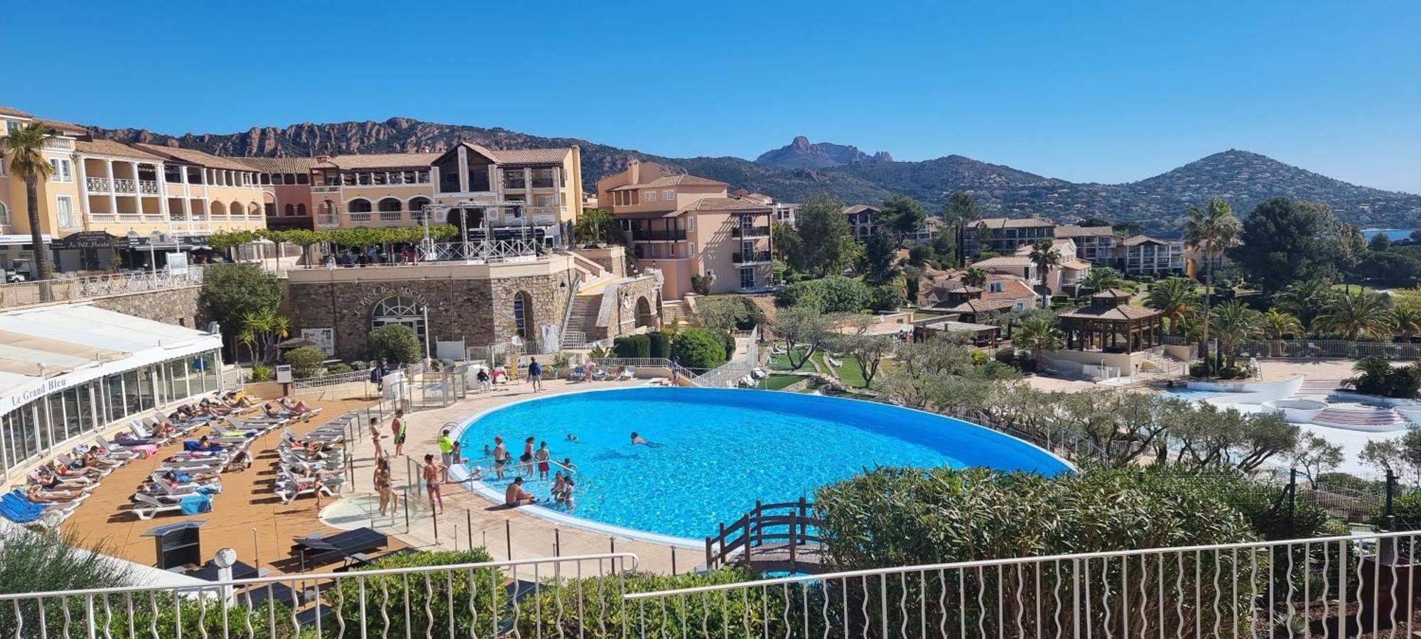 Agay Cap Esterel Village Allee Fleurs - F2 Clim Vue Golf Et Mer - Grande Terrasse Plein Sud Saint-Raphaël المظهر الخارجي الصورة