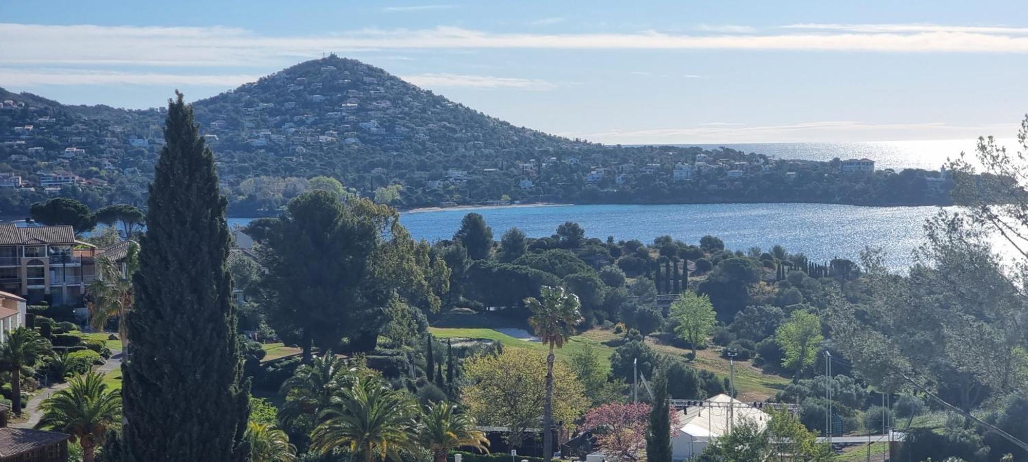 Agay Cap Esterel Village Allee Fleurs - F2 Clim Vue Golf Et Mer - Grande Terrasse Plein Sud Saint-Raphaël المظهر الخارجي الصورة